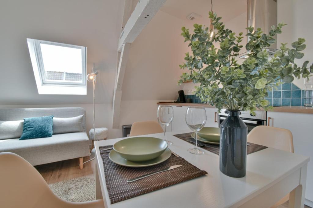 Residence Jean Hardy - Hyper Centre, Parking Gratuit, Wifi, Clim, Gare Valenciennes Exterior photo